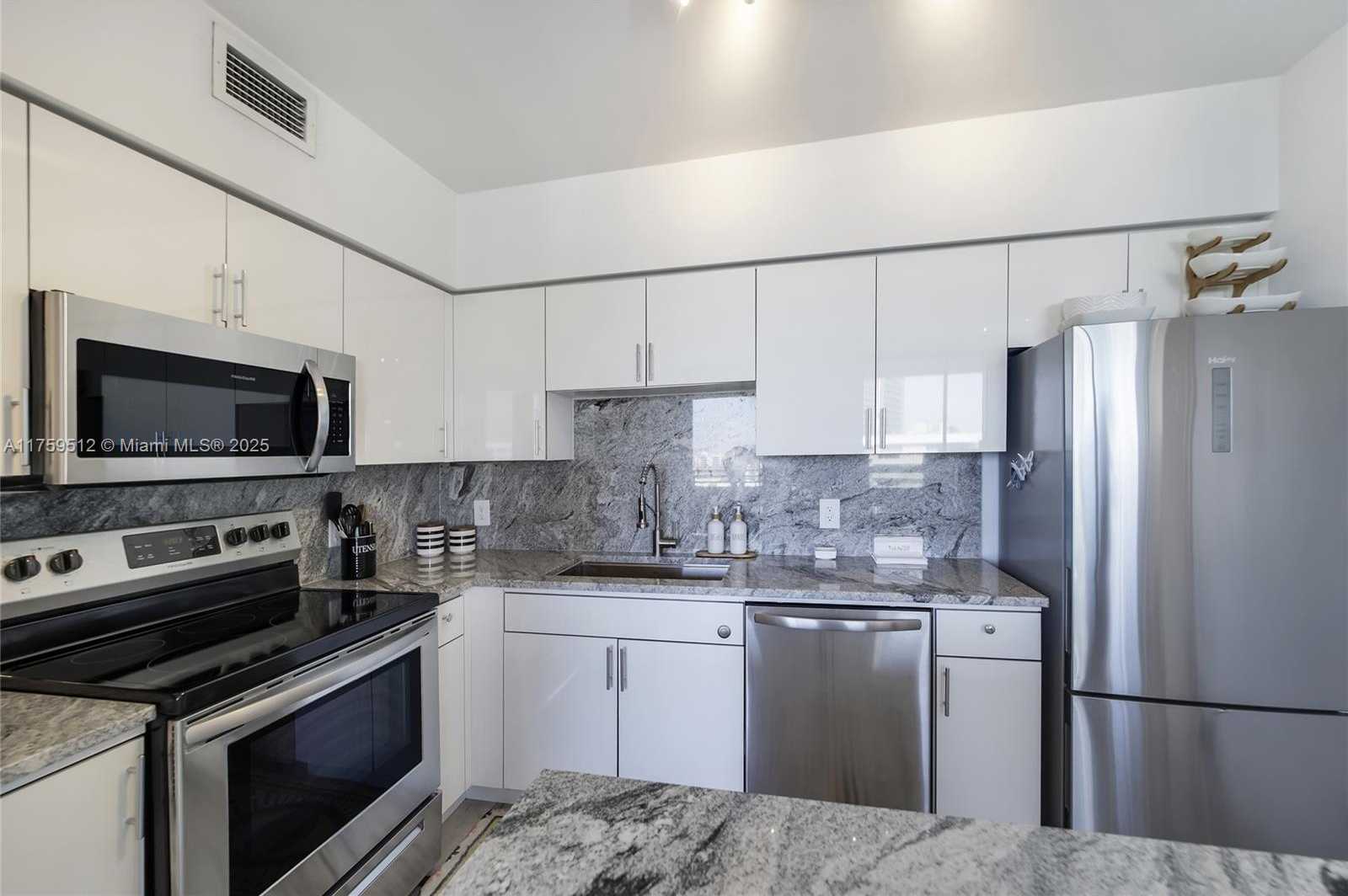 Small Image of 1330 WEST AVE #1503, Miami Beach Number 16