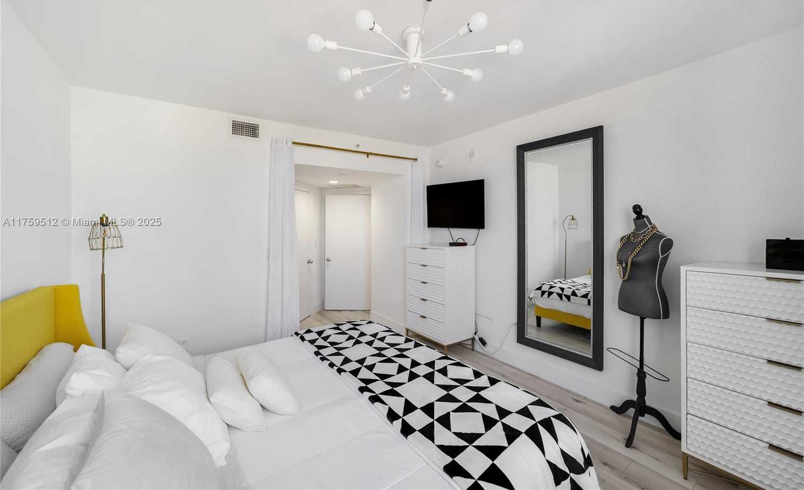 Small Image of 1330 WEST AVE #1503, Miami Beach Number 25