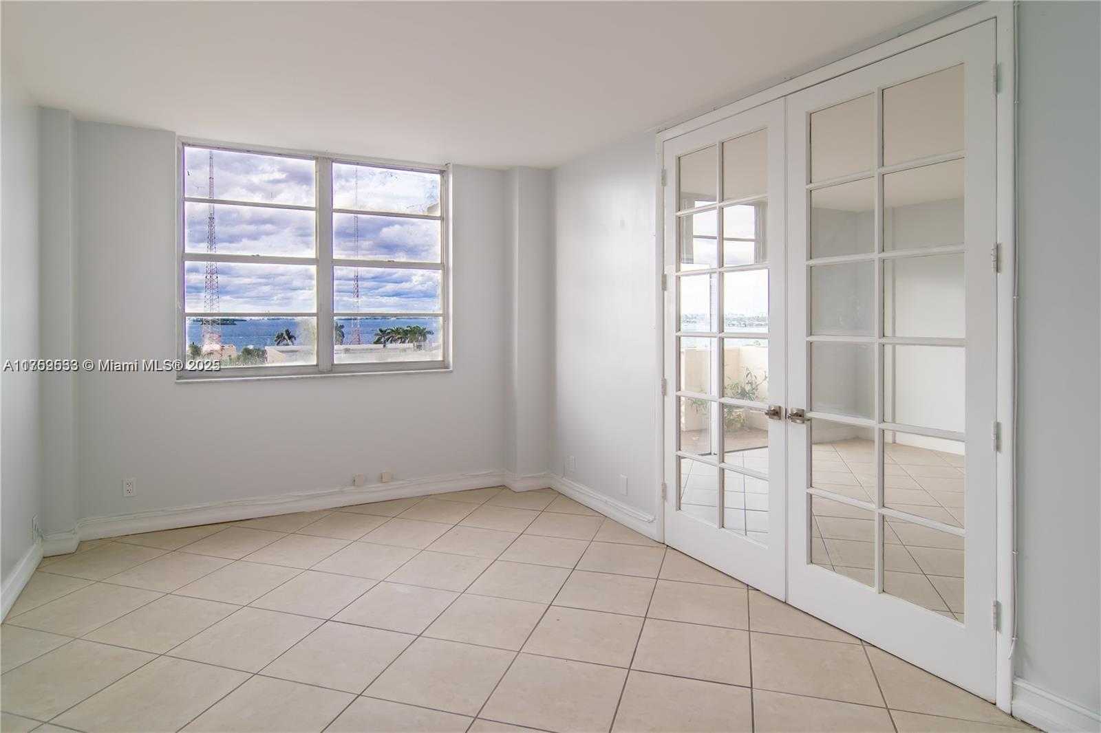 Small Image of 1455 NORTH TREASURE DR #PH-A, North Bay Village Number 4
