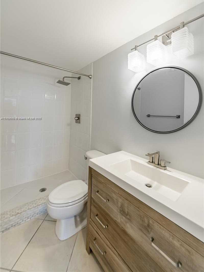 Small Image of 1455 NORTH TREASURE DR #PH-A, North Bay Village Number 5