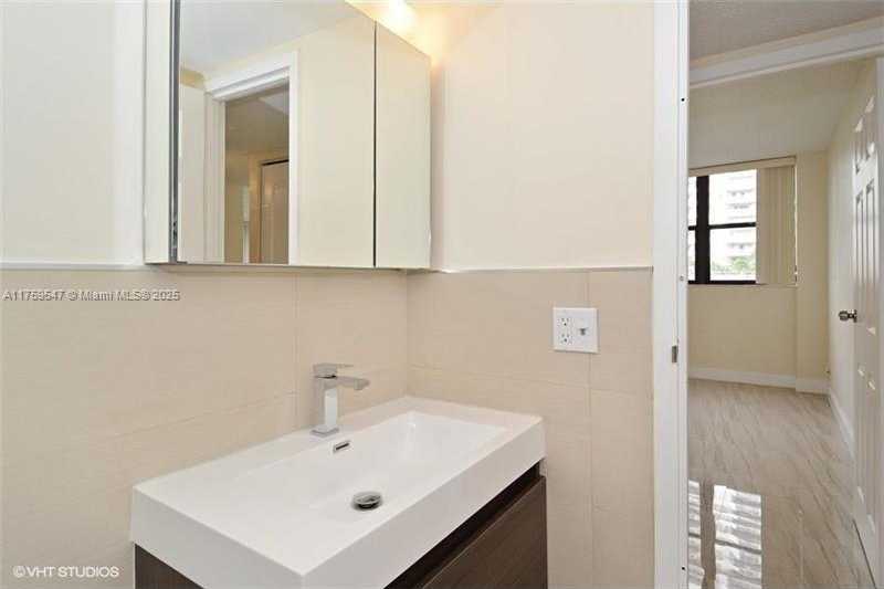 Small Image of 2049 SOUTH OCEAN DR #210, Hallandale Beach Number 14