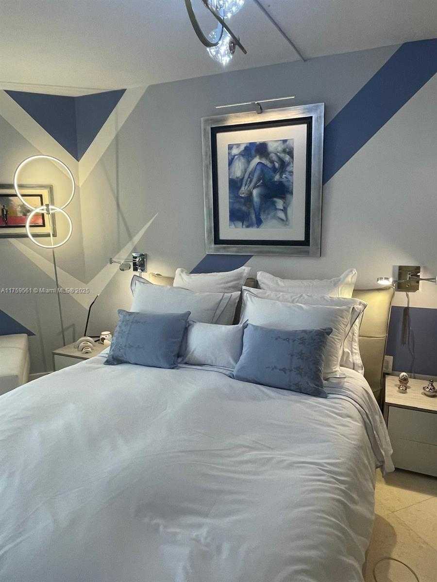 Small Image of 3610 YACHT CLUB DR #1510, Aventura Number 36