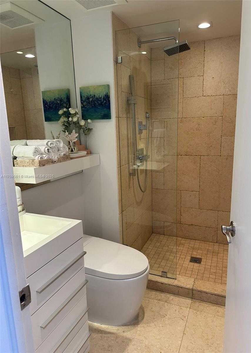 Small Image of 3610 YACHT CLUB DR #1510, Aventura Number 42
