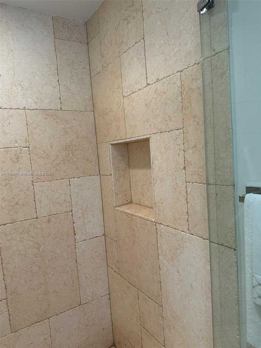 Small Image of 3610 YACHT CLUB DR #1510, Aventura Number 45