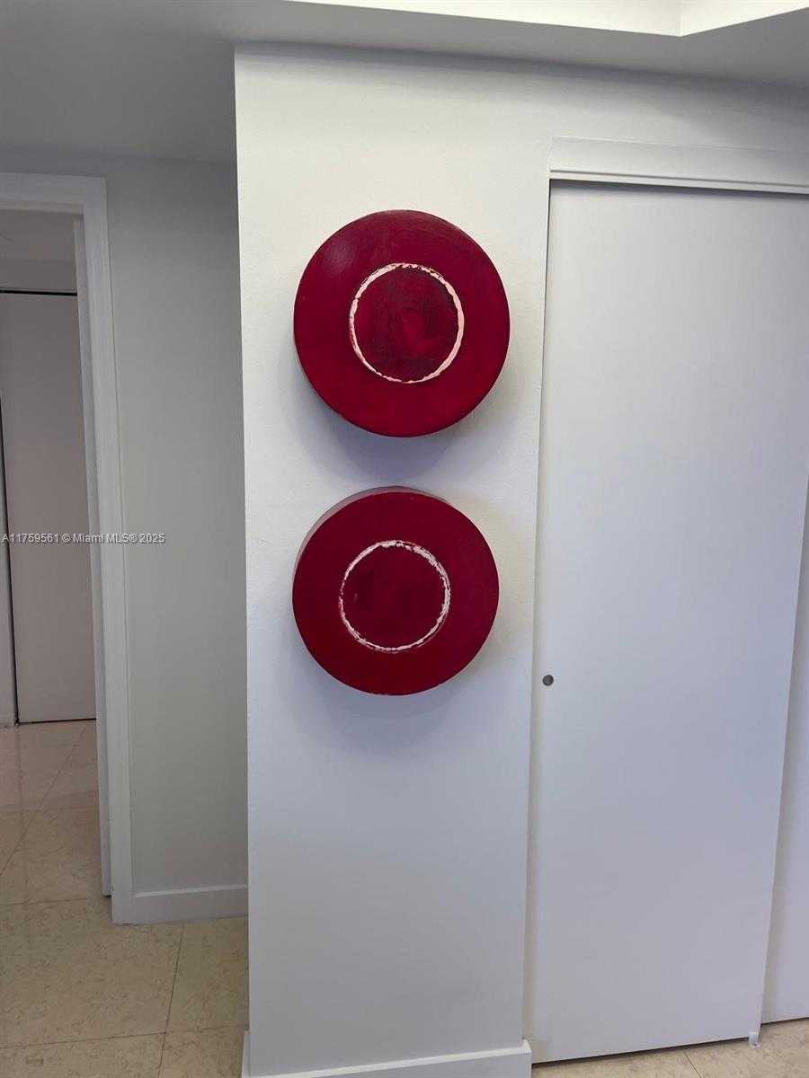 Small Image of 3610 YACHT CLUB DR #1510, Aventura Number 6