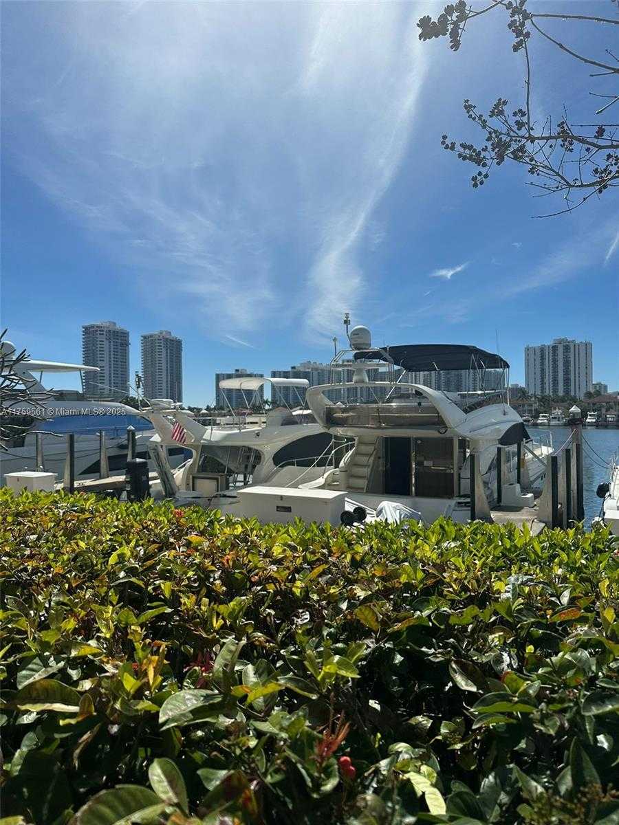 Small Image of 3610 YACHT CLUB DR #1510, Aventura Number 65