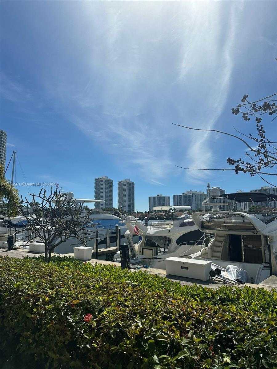 Small Image of 3610 YACHT CLUB DR #1510, Aventura Number 67