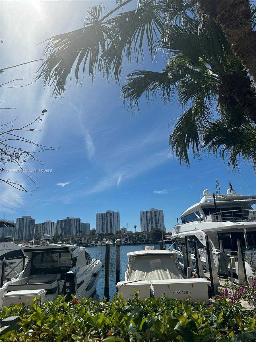Small Image of 3610 YACHT CLUB DR #1510, Aventura Number 71
