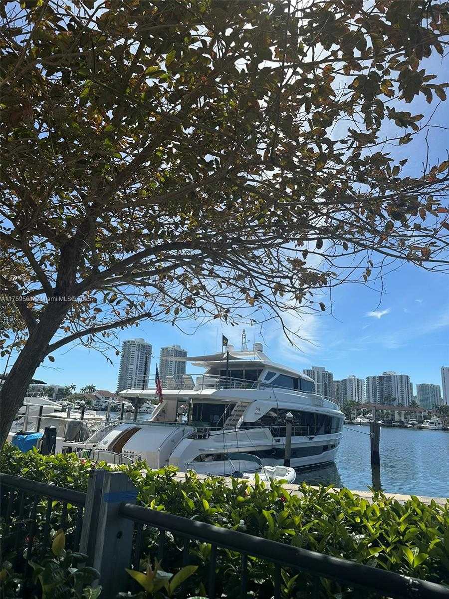 Small Image of 3610 YACHT CLUB DR #1510, Aventura Number 74