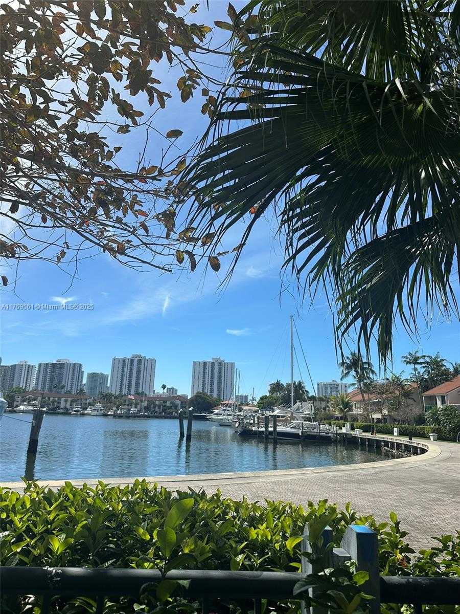 Small Image of 3610 YACHT CLUB DR #1510, Aventura Number 75