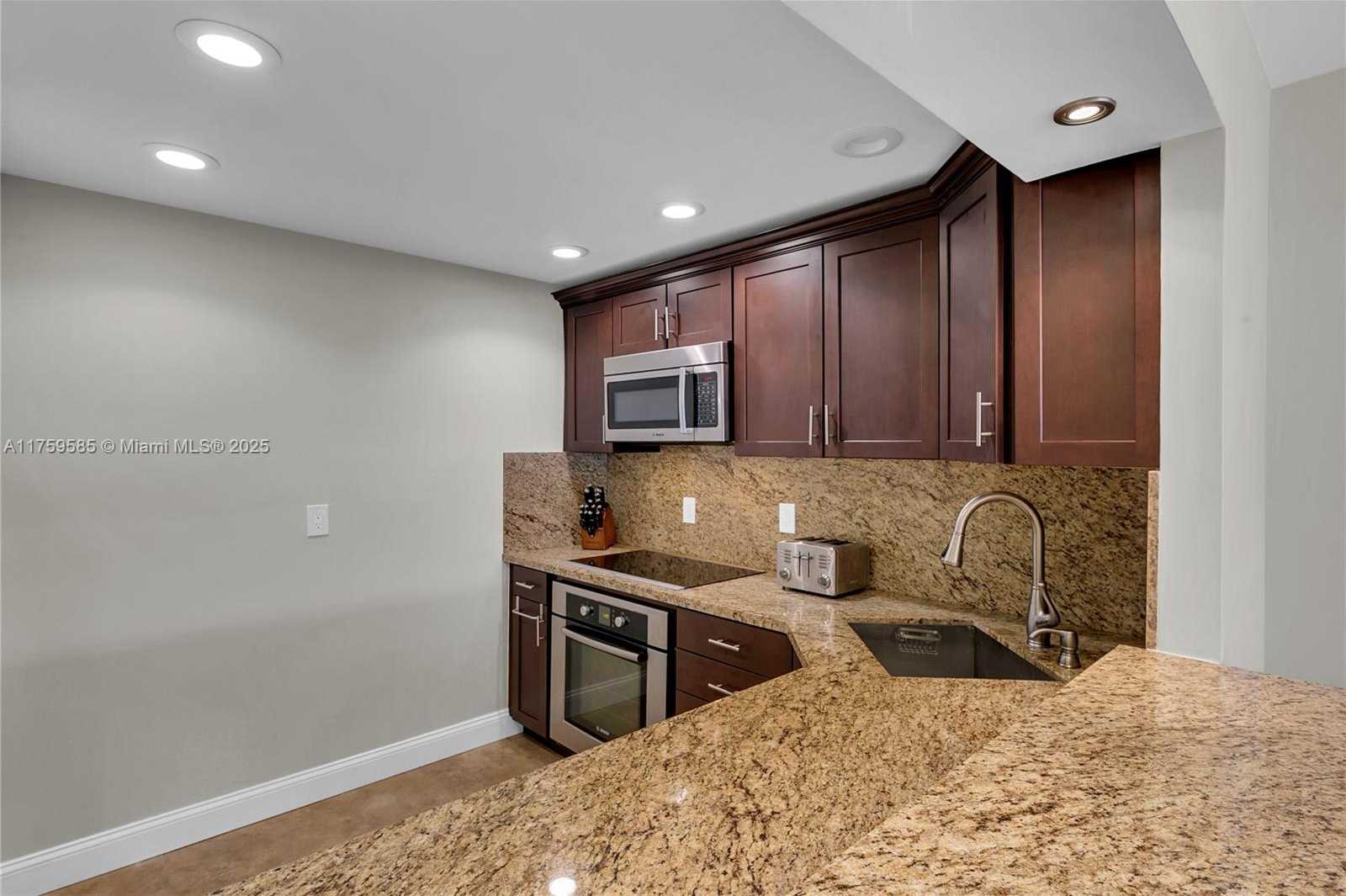 Small Image of 501 THREE ISLANDS BLVD #306, Hallandale Beach Number 20
