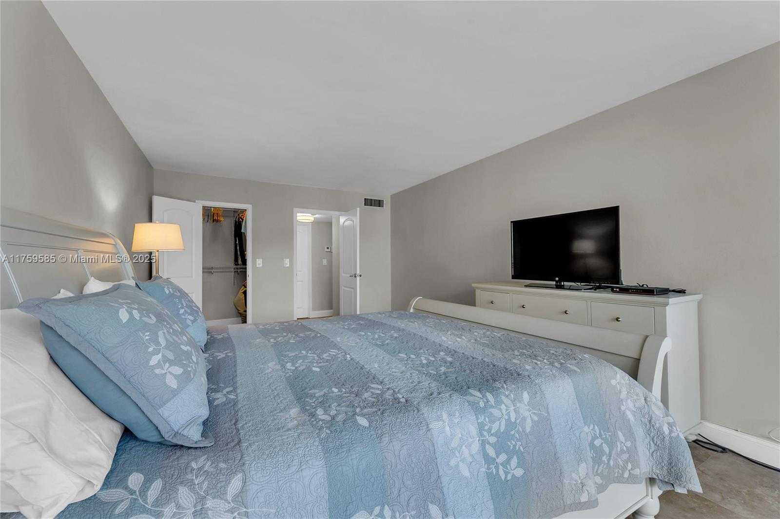 Small Image of 501 THREE ISLANDS BLVD #306, Hallandale Beach Number 4