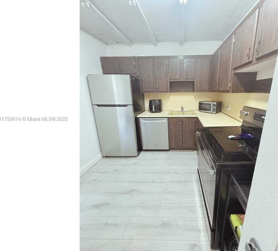 Small Image of 3101 NORTH COUNTRY CLUB DR #209, Aventura Number 11