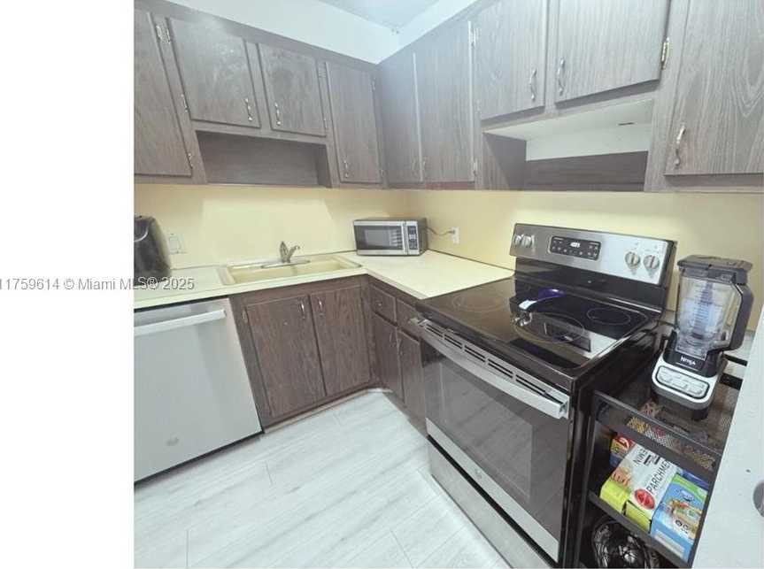 Small Image of 3101 NORTH COUNTRY CLUB DR #209, Aventura Number 14