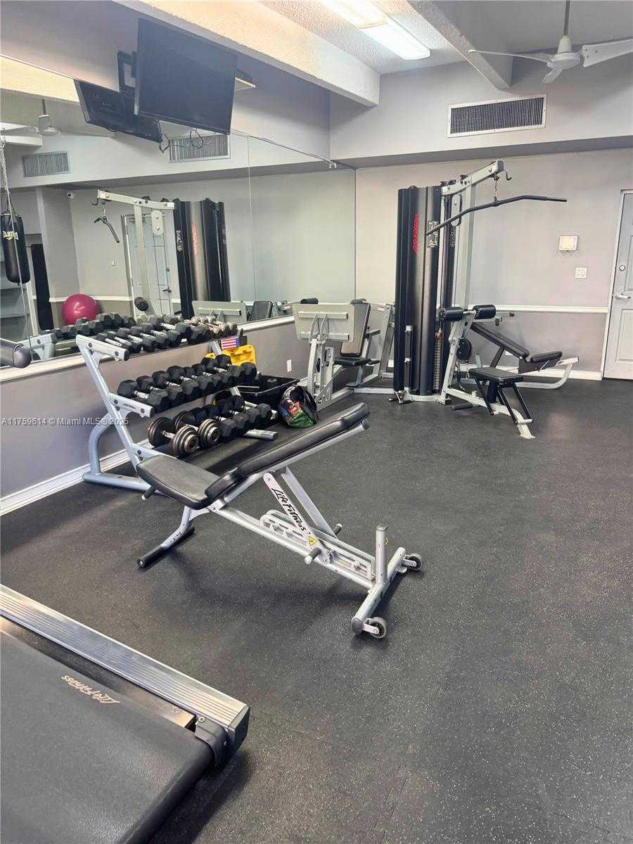 Small Image of 3101 NORTH COUNTRY CLUB DR #209, Aventura Number 17