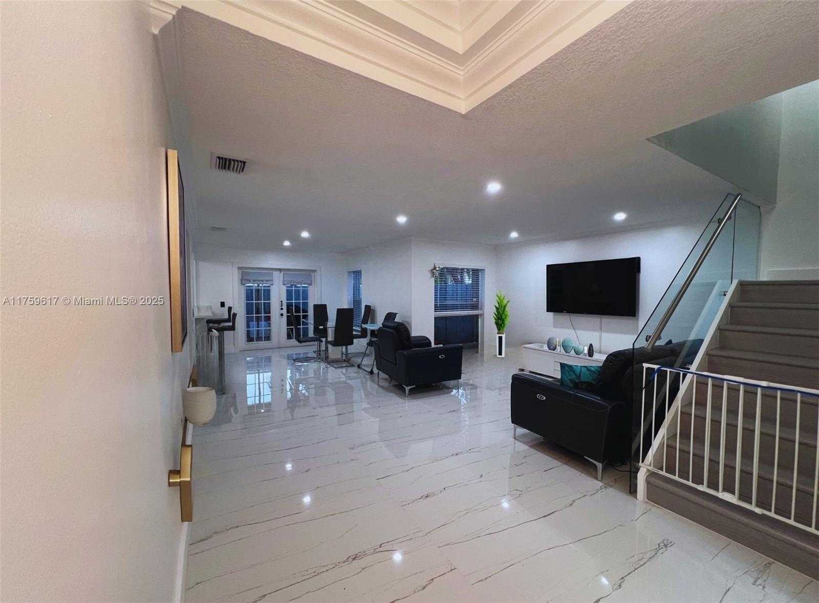 Small Image of 4734 GRAPEVINE WAY #4734, Davie Number 2