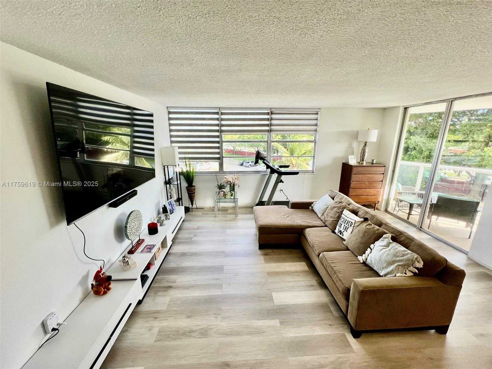 Small Image of 1351 NORTH EAST MIAMI GARDENS DR #325E, Miami Number 3