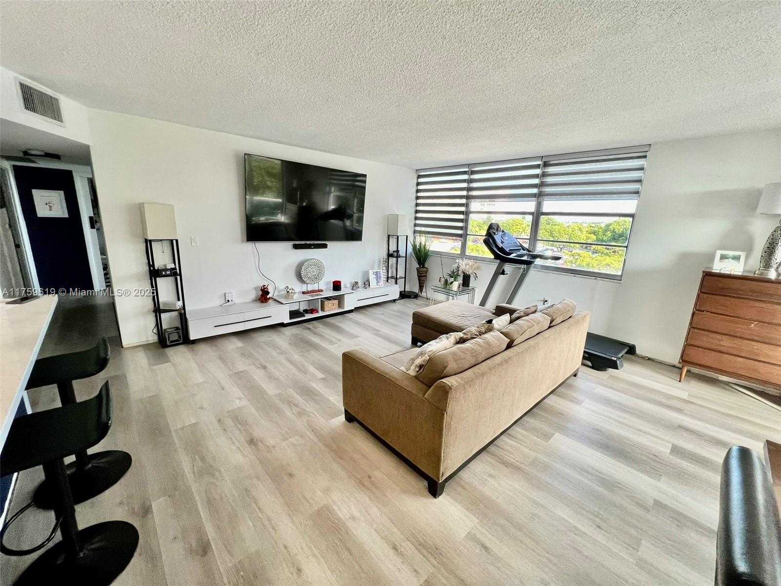 Small Image of 1351 NORTH EAST MIAMI GARDENS DR #325E, Miami Number 5