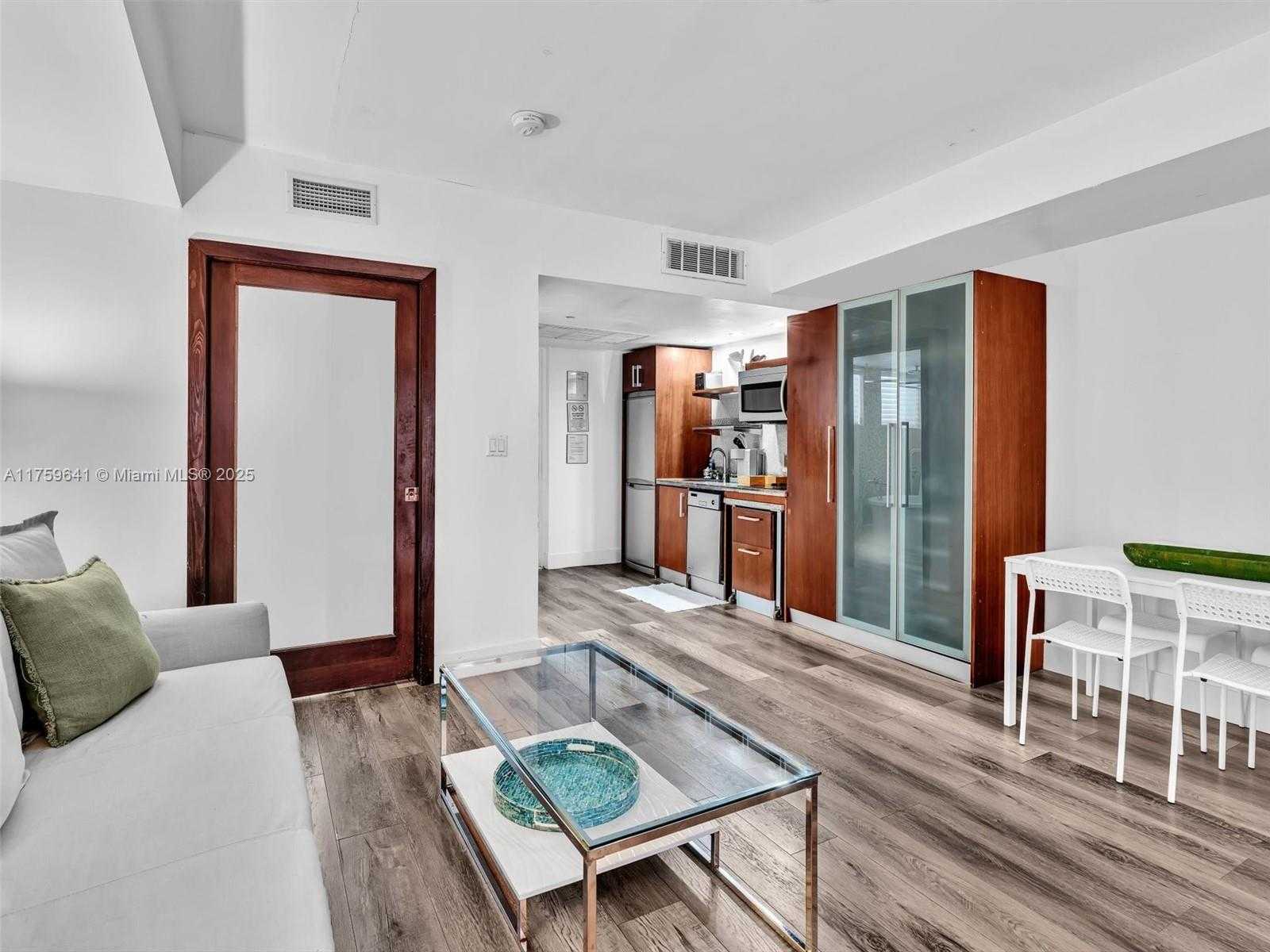 Small Image of 1052 OCEAN DR #C203, Miami Beach Number 10
