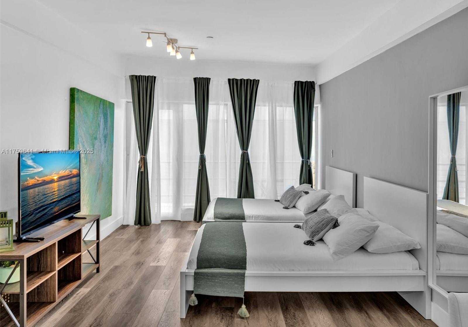 Small Image of 1052 OCEAN DR #C203, Miami Beach Number 15