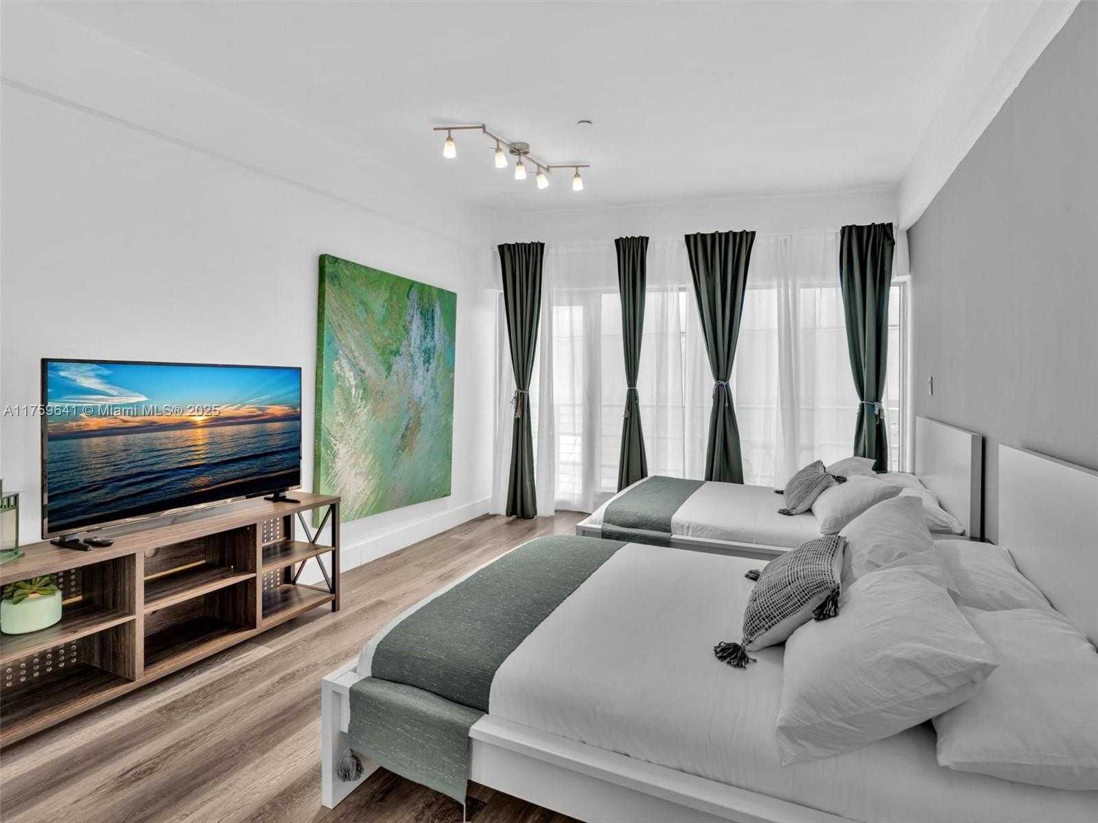 Small Image of 1052 OCEAN DR #C203, Miami Beach Number 16