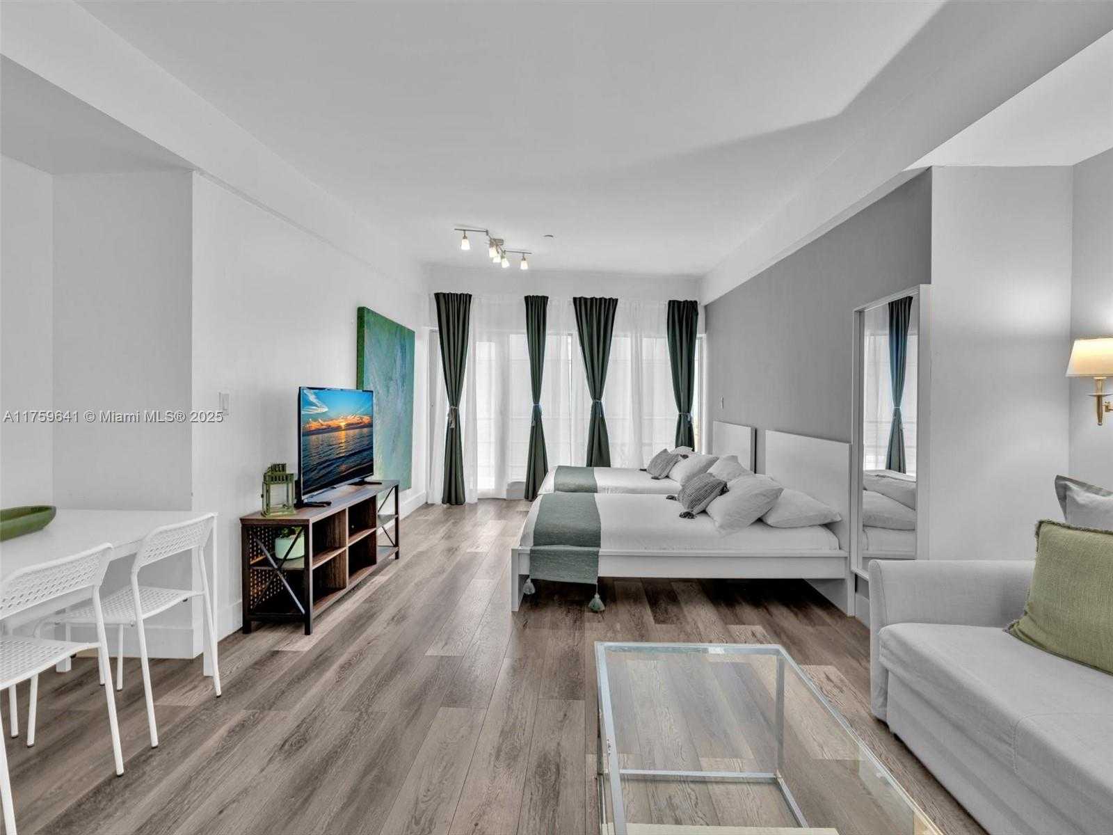 Small Image of 1052 OCEAN DR #C203, Miami Beach Number 18