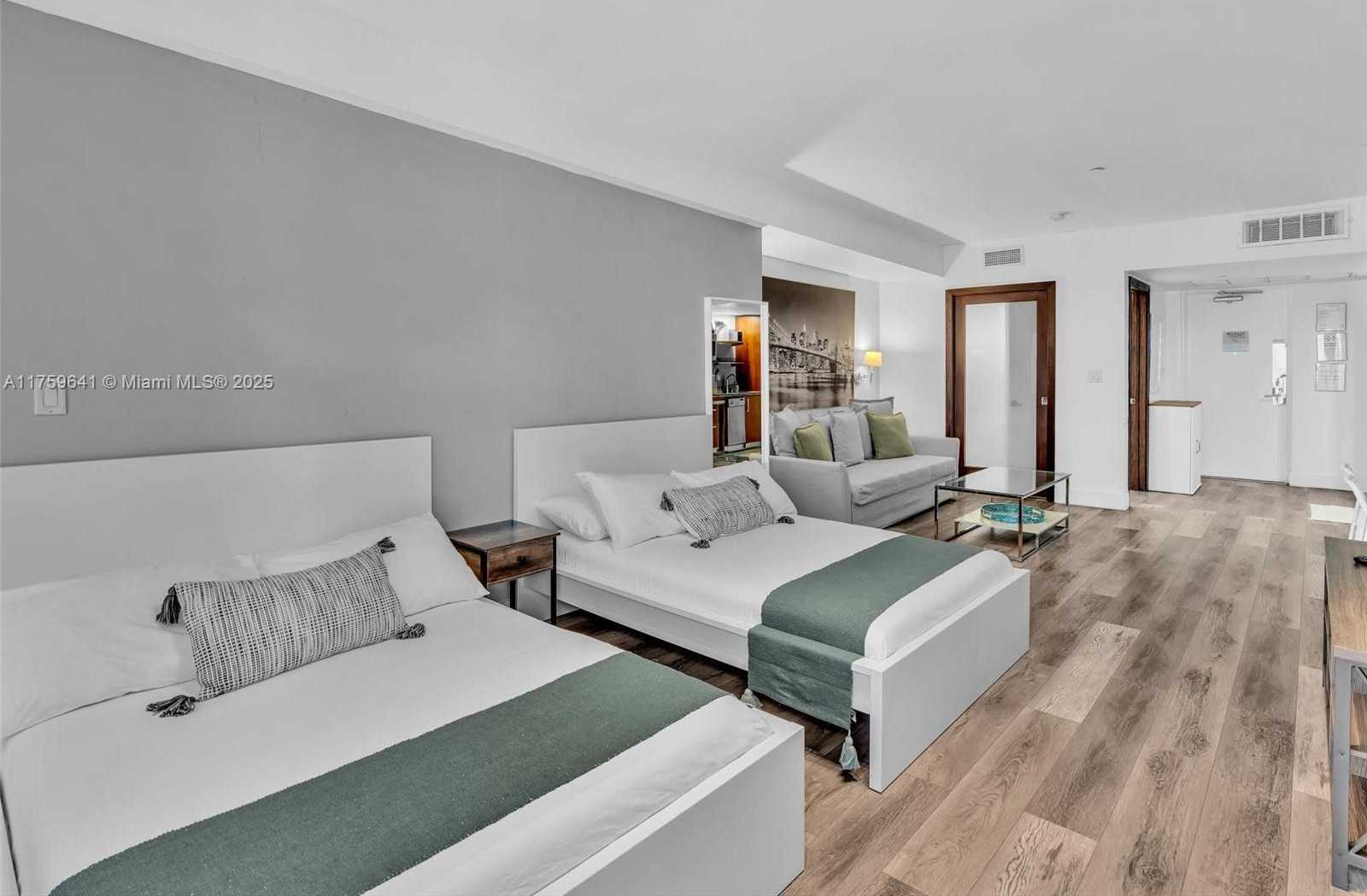 Small Image of 1052 OCEAN DR #C203, Miami Beach Number 19