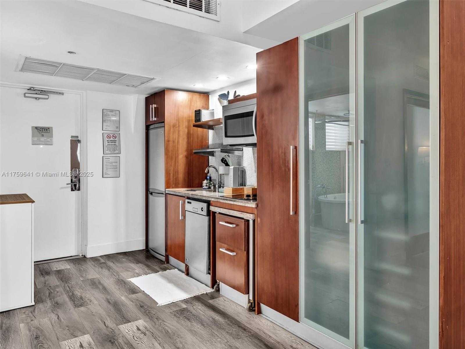 Small Image of 1052 OCEAN DR #C203, Miami Beach Number 8