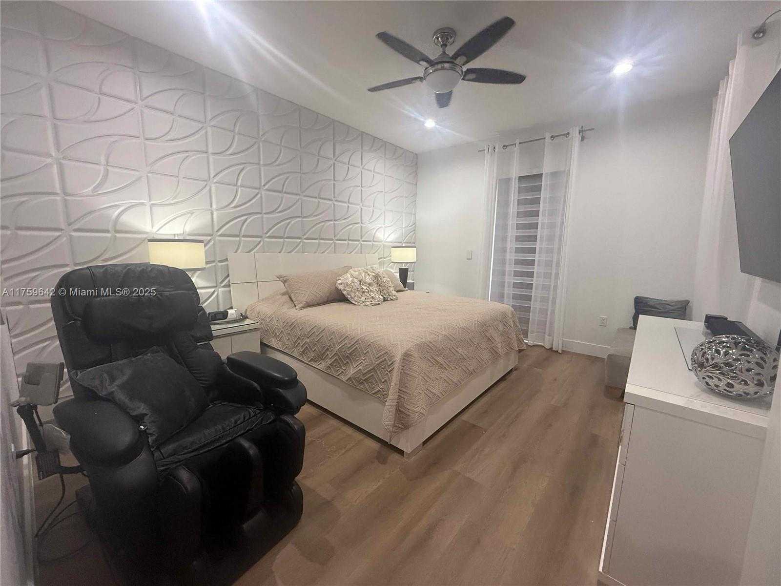 Small Image of 6923 JULIA GARDENS DR, Coconut Creek Number 13