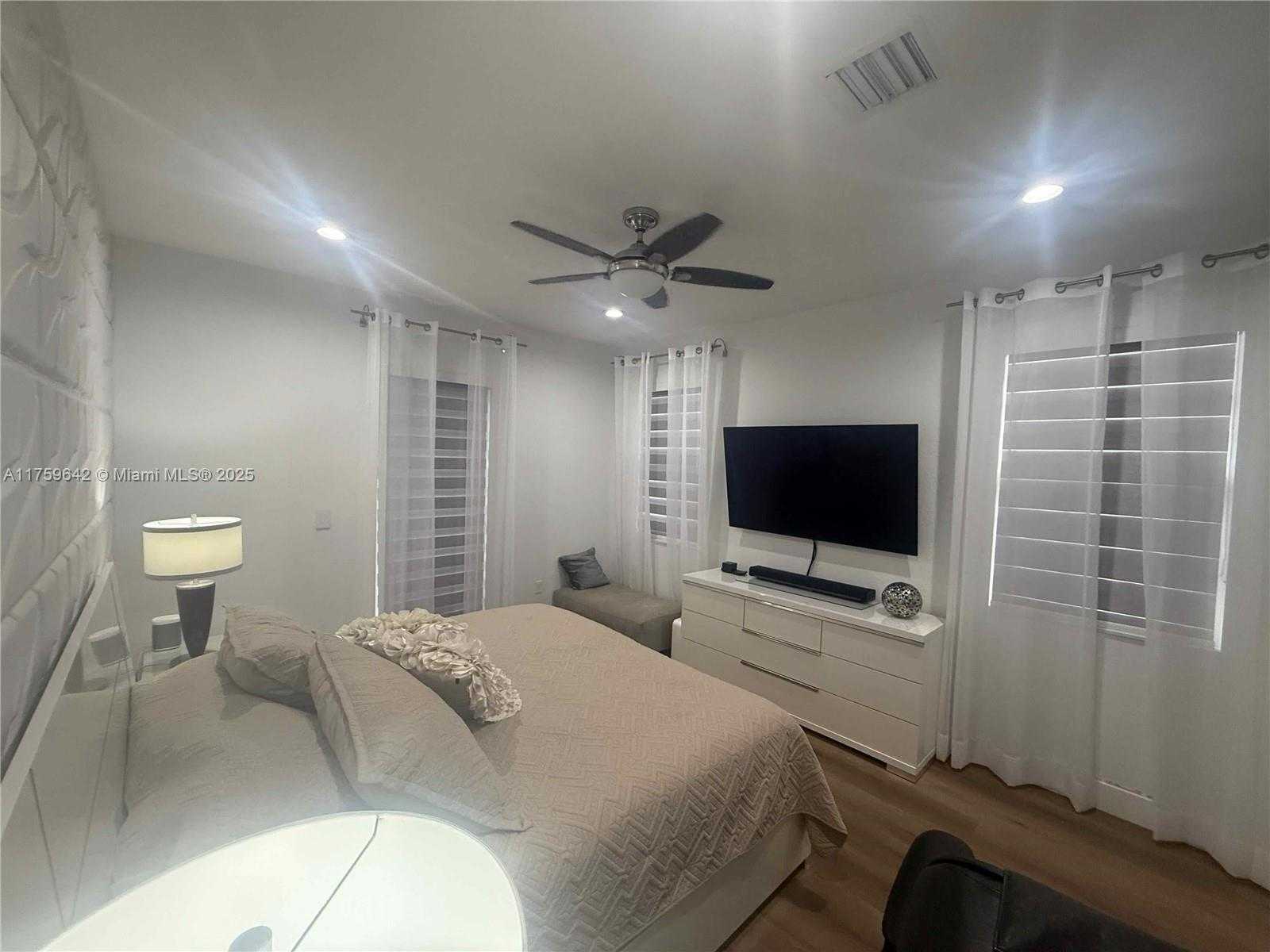 Small Image of 6923 JULIA GARDENS DR, Coconut Creek Number 17