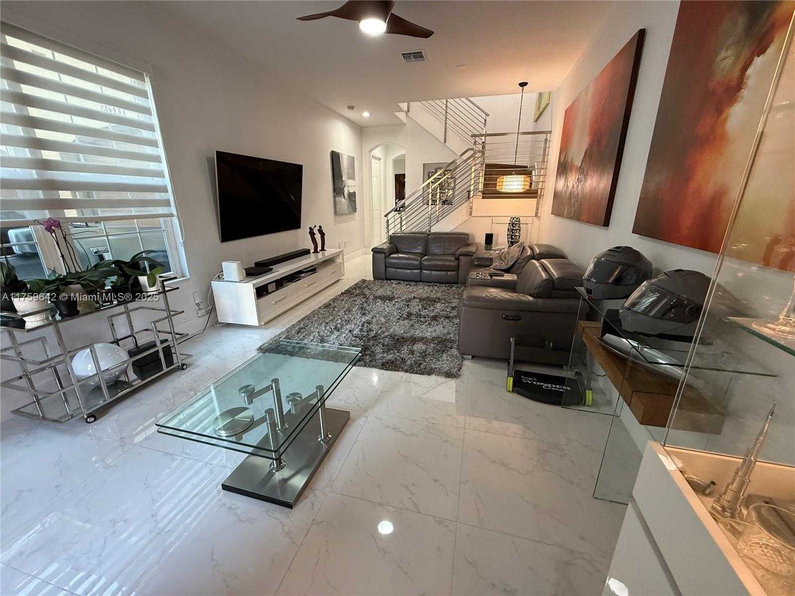 Small Image of 6923 JULIA GARDENS DR, Coconut Creek Number 2