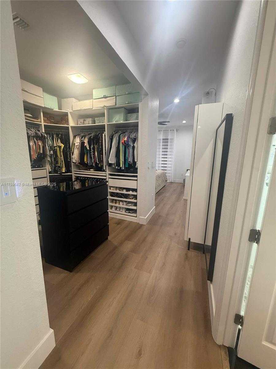 Small Image of 6923 JULIA GARDENS DR, Coconut Creek Number 24
