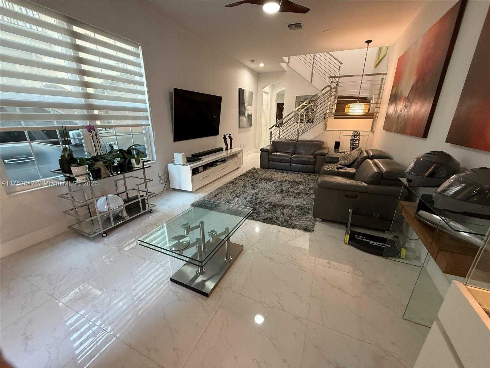 Small Image of 6923 JULIA GARDENS DR, Coconut Creek Number 3