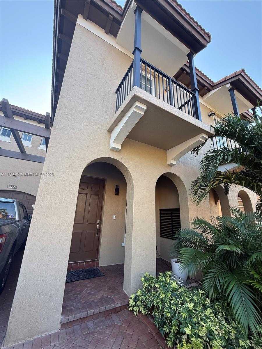 Small Image of 6923 JULIA GARDENS DR, Coconut Creek Number 39