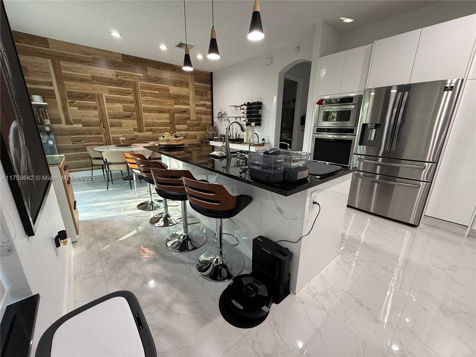 Small Image of 6923 JULIA GARDENS DR, Coconut Creek Number 7