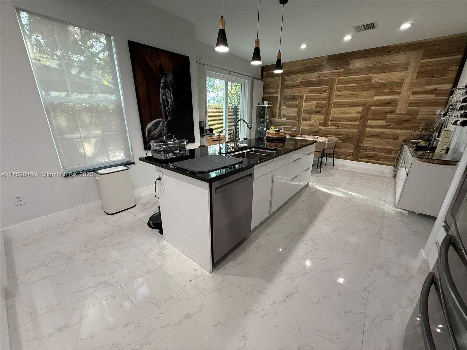 Small Image of 6923 JULIA GARDENS DR, Coconut Creek Number 8