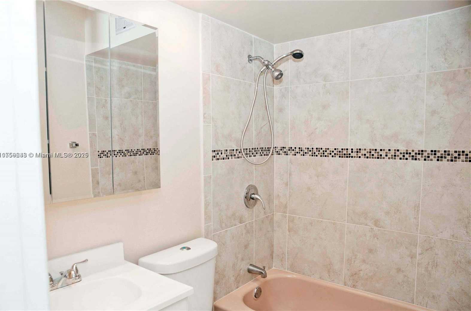 Small Image of 270 LAYNE BLVD #305, Hallandale Beach Number 10
