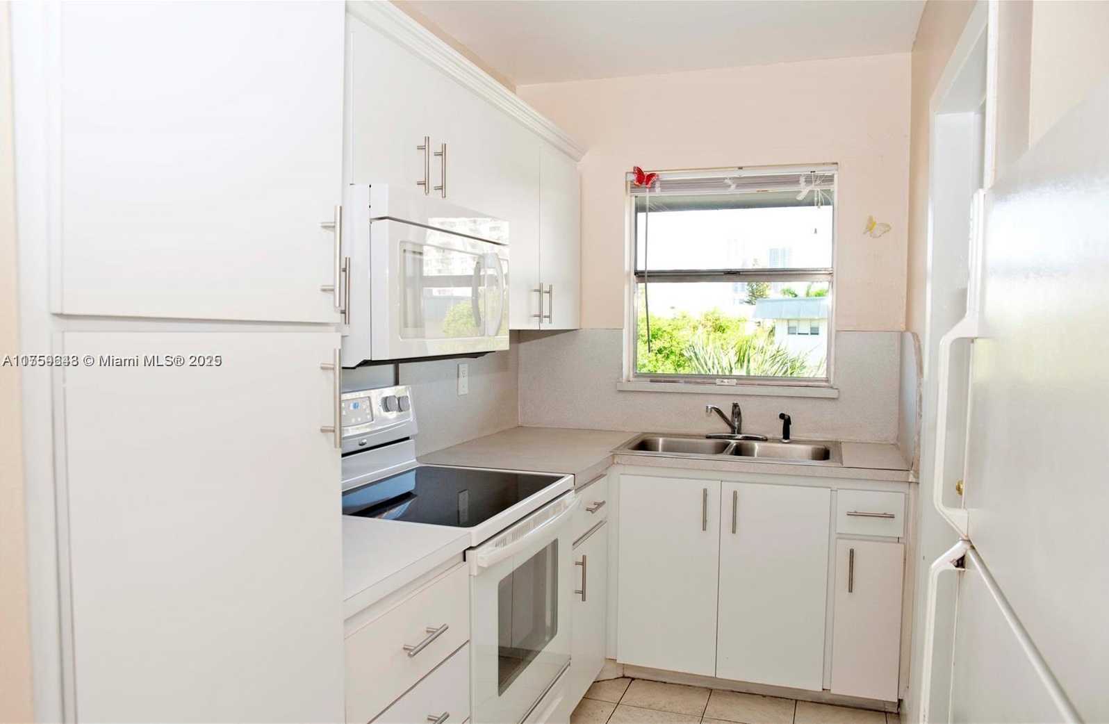 Small Image of 270 LAYNE BLVD #305, Hallandale Beach Number 12