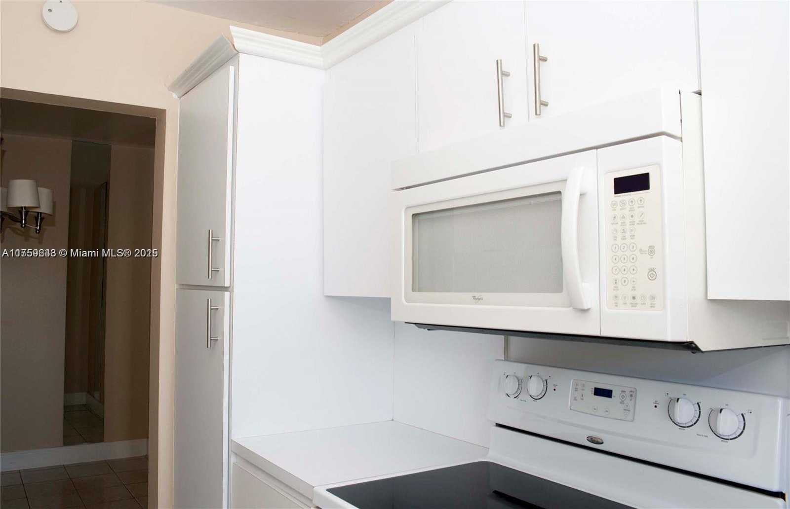 Small Image of 270 LAYNE BLVD #305, Hallandale Beach Number 13