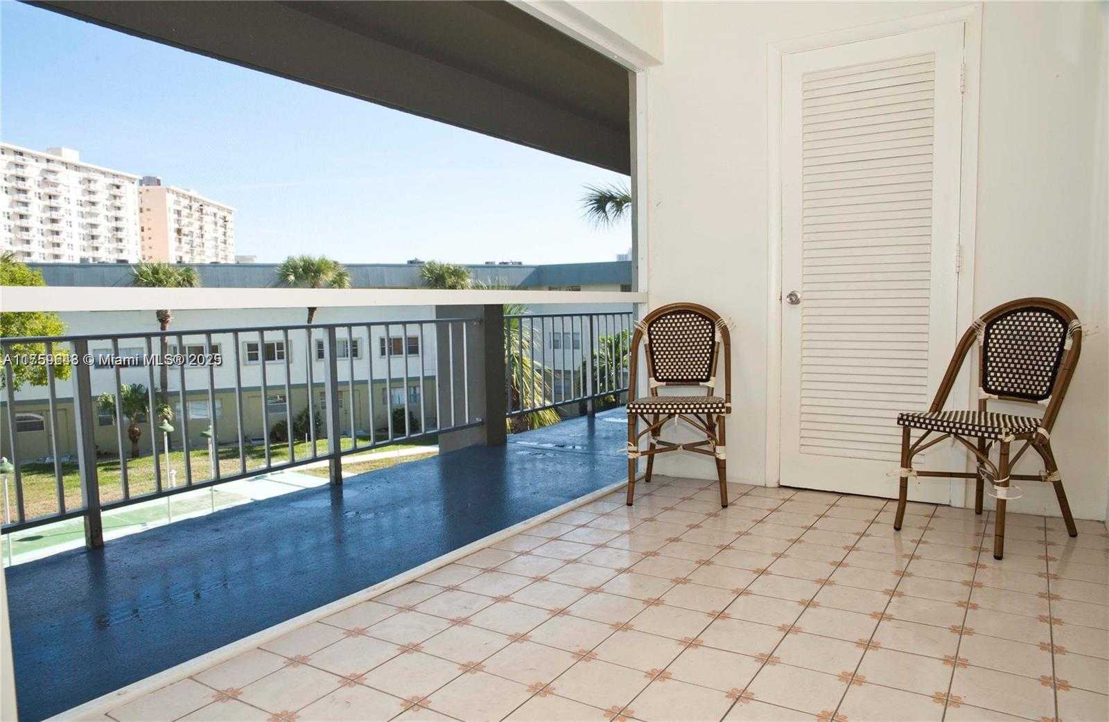 Small Image of 270 LAYNE BLVD #305, Hallandale Beach Number 15