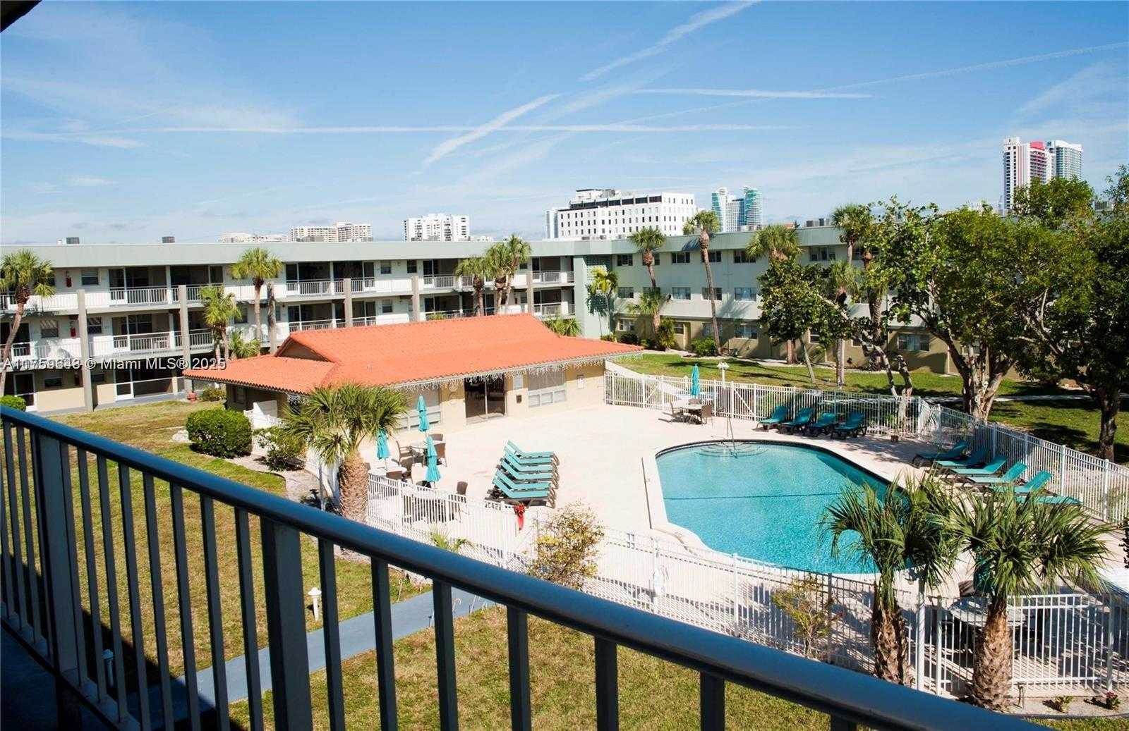 Small Image of 270 LAYNE BLVD #305, Hallandale Beach Number 16