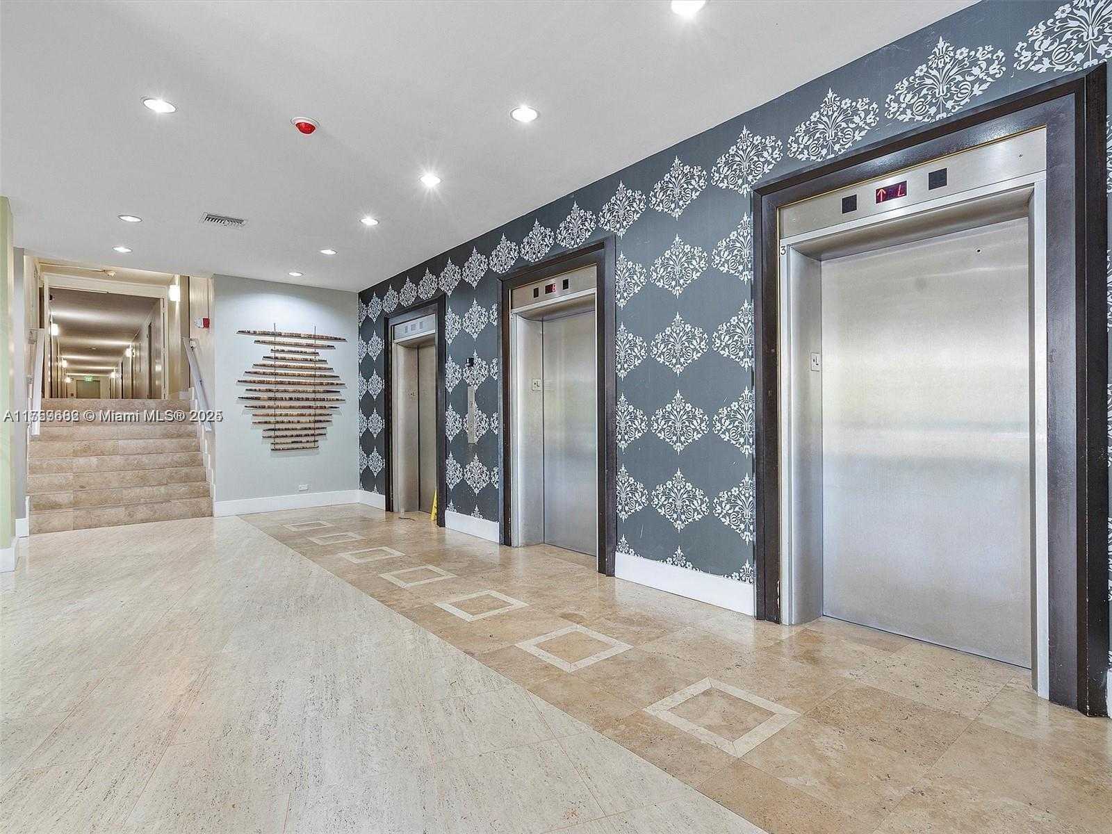 Small Image of 7441 WAYNE AVE #7P, Miami Beach Number 3