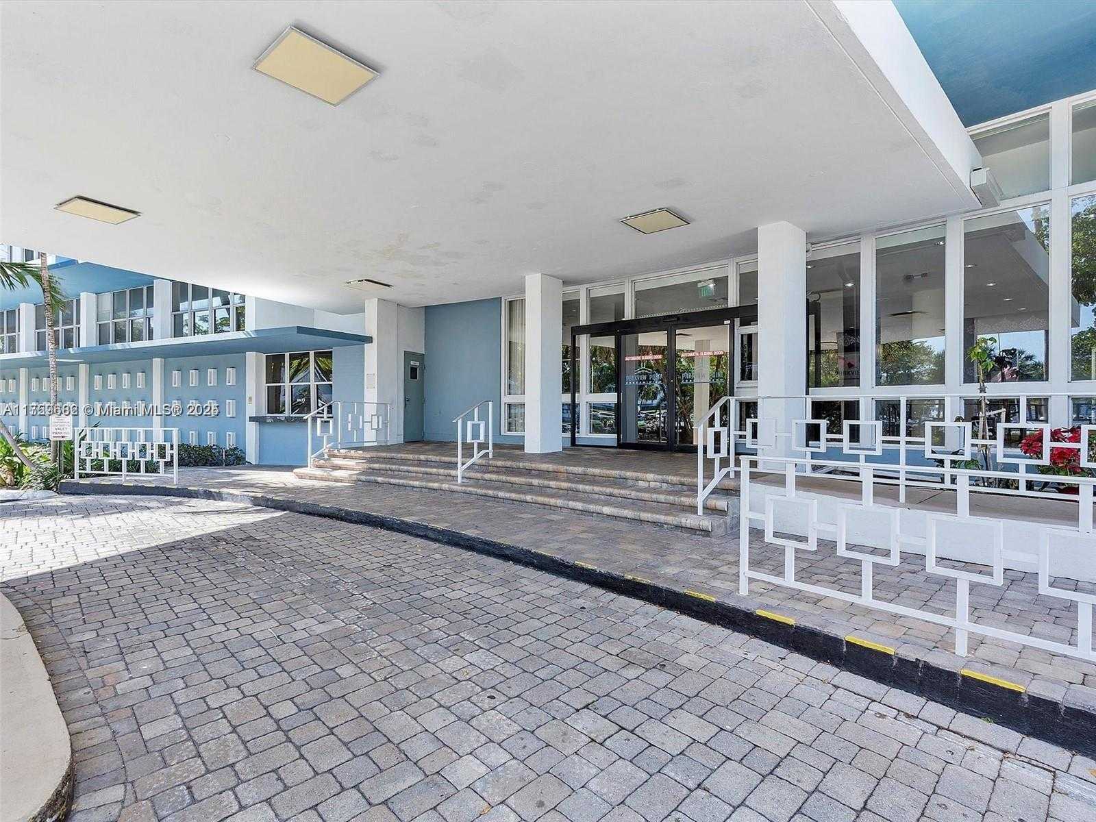 Small Image of 7441 WAYNE AVE #7P, Miami Beach Number 4