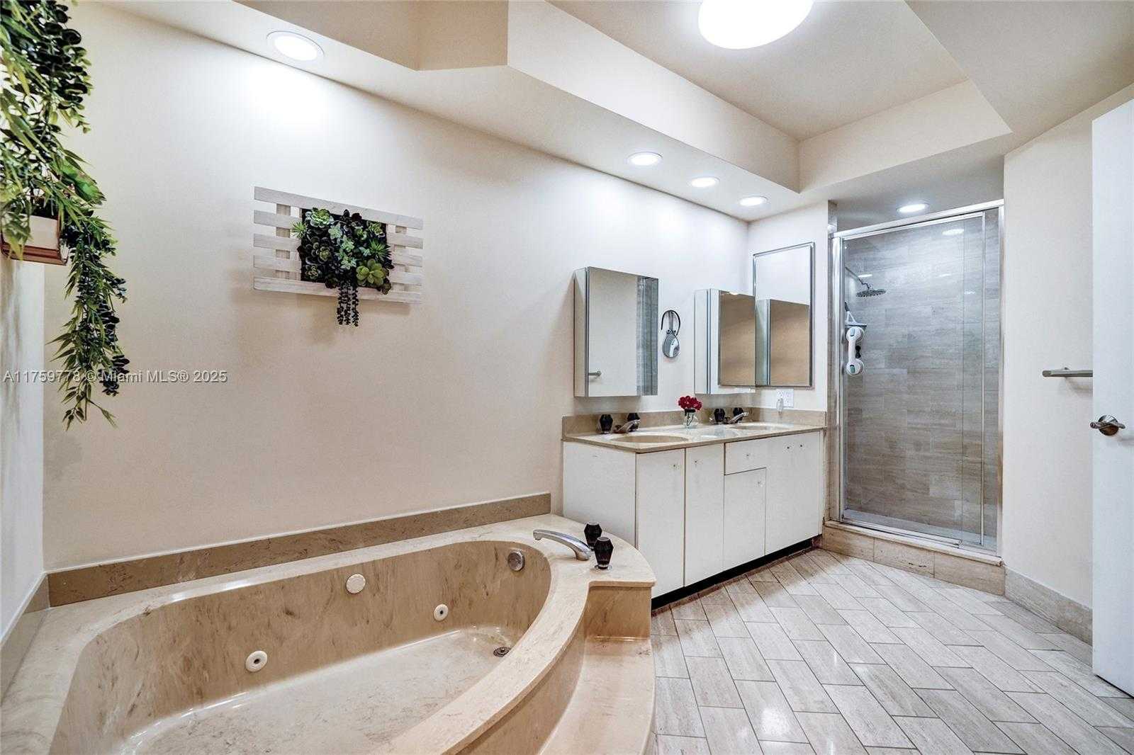 Small Image of 20281 EAST COUNTRY CLUB DR #1712, Aventura Number 20