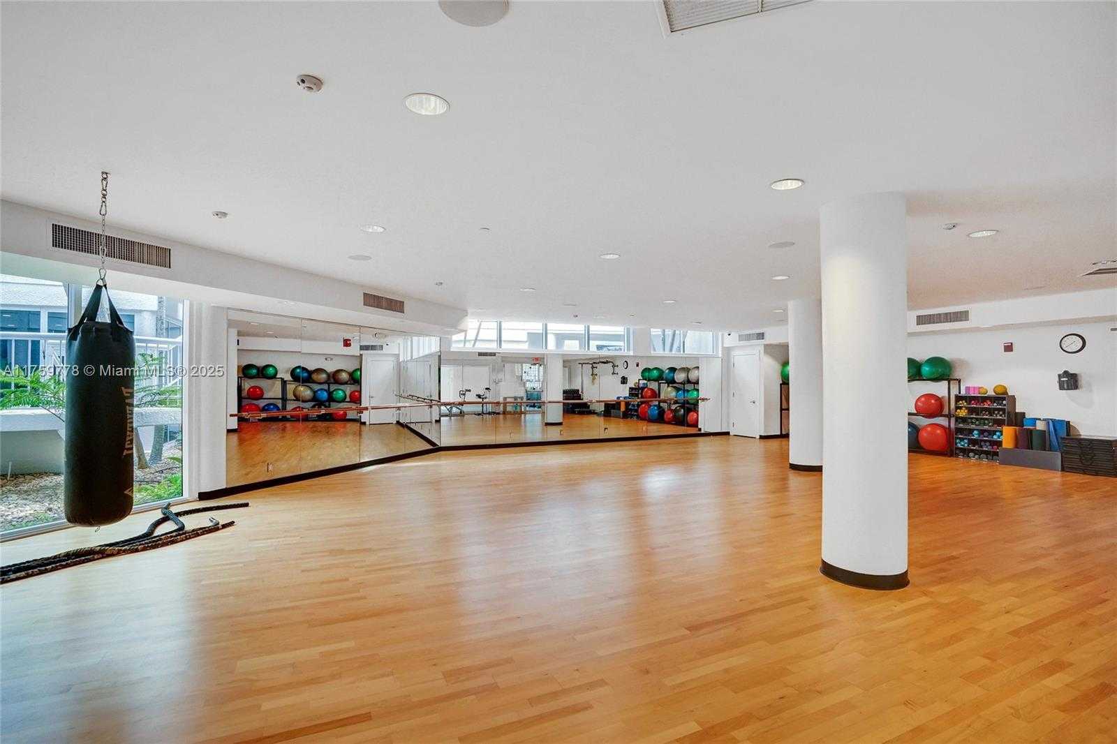 Small Image of 20281 EAST COUNTRY CLUB DR #1712, Aventura Number 43
