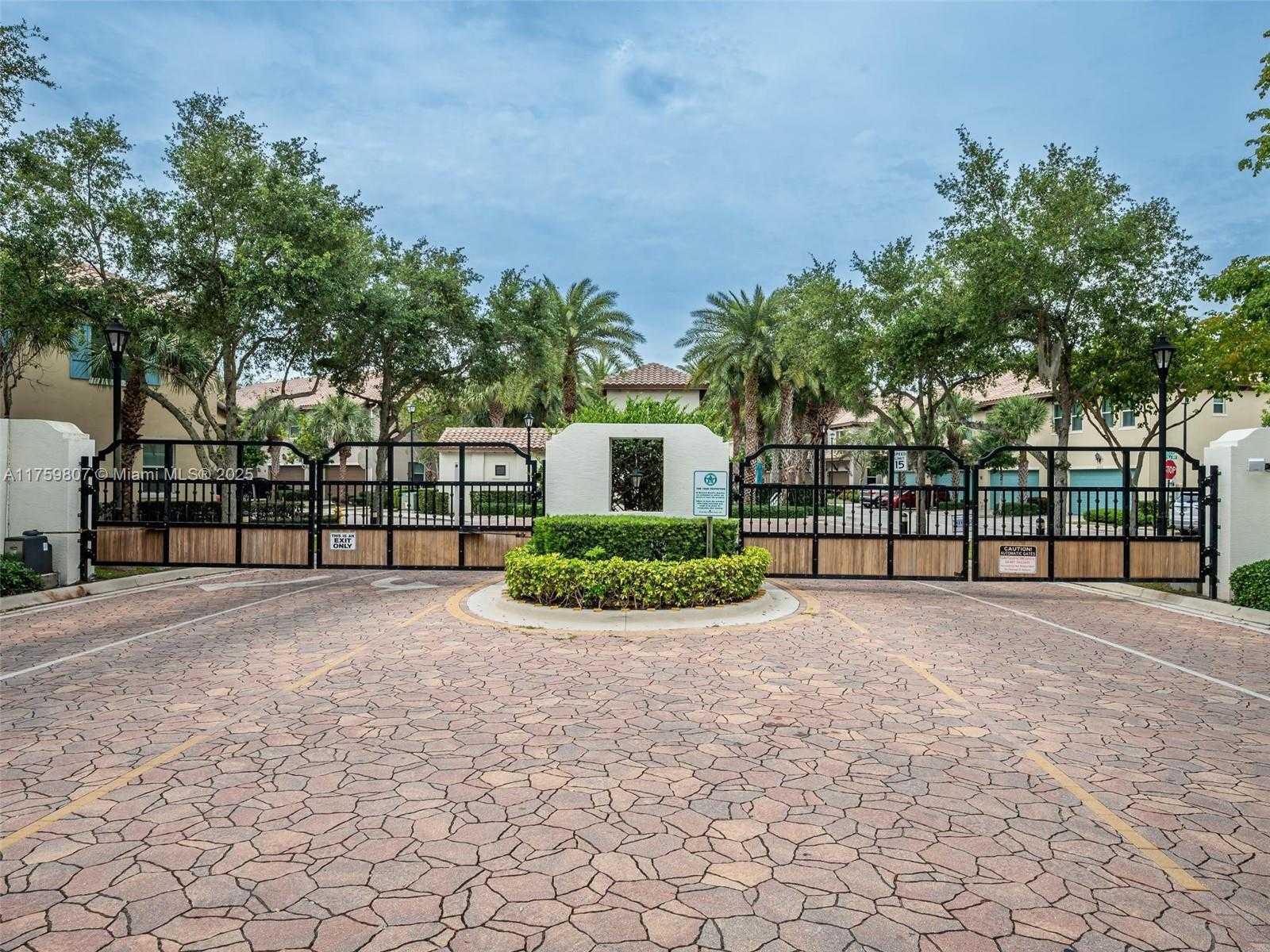 Small Image of 2907 TORTOLA WAY, Cooper City Number 22
