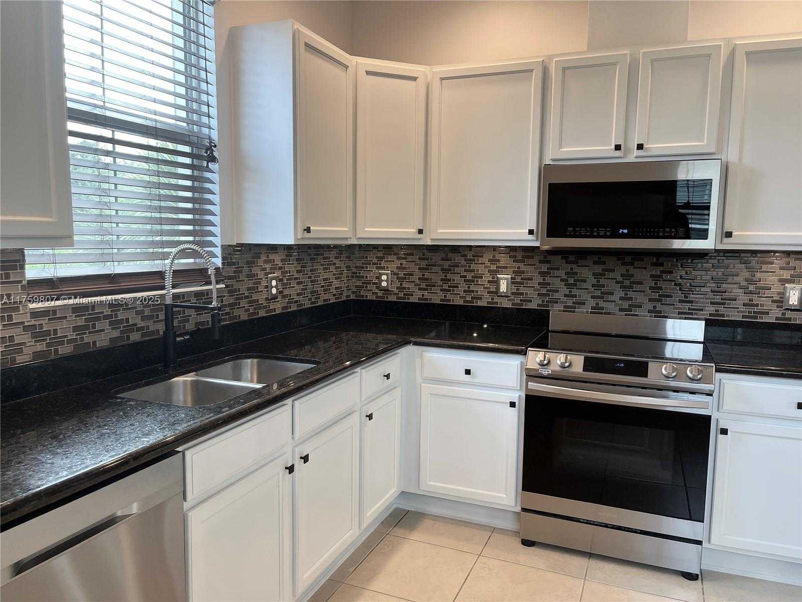Small Image of 2907 TORTOLA WAY, Cooper City Number 7