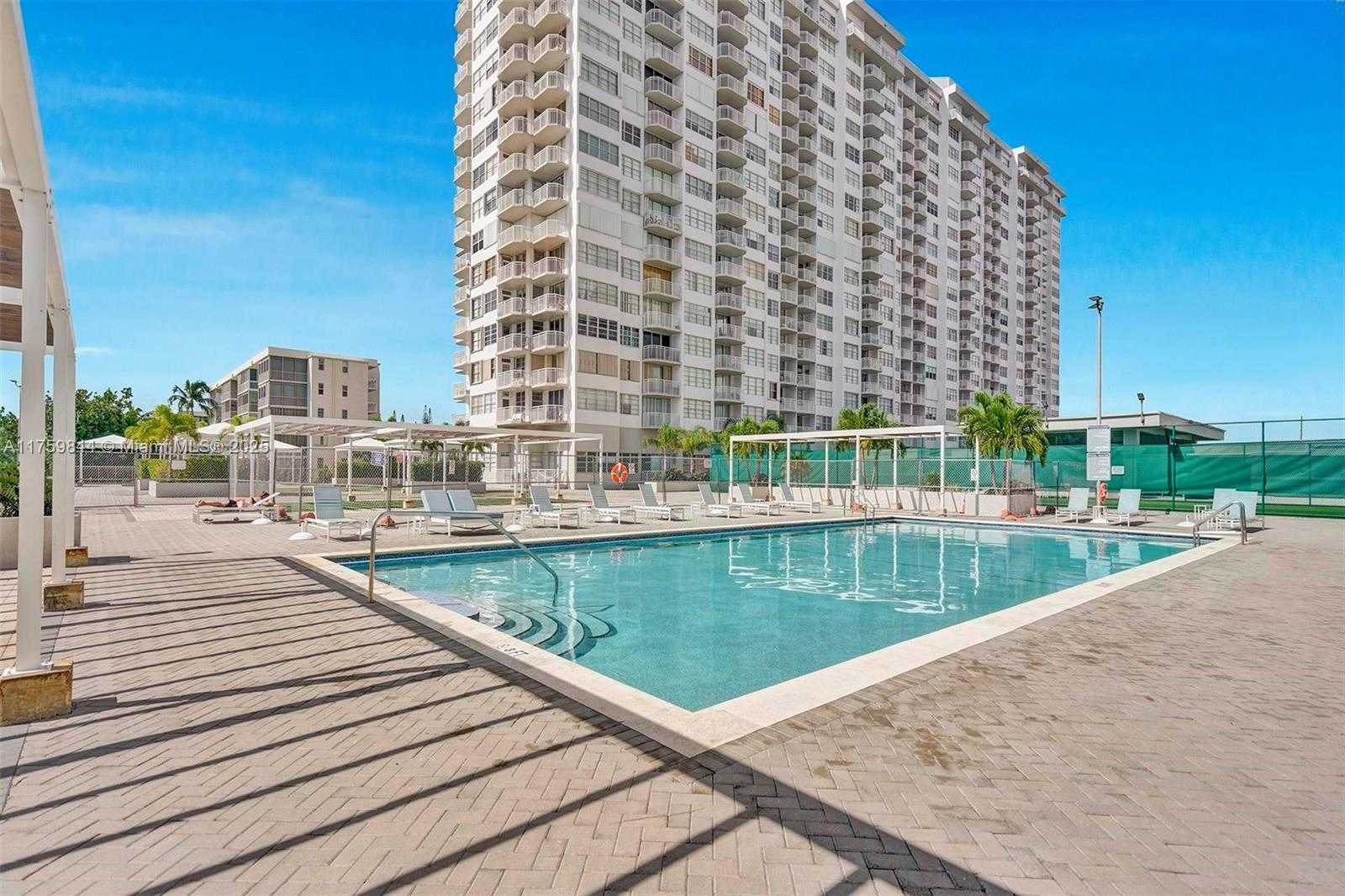 Small Image of 18021 BISCAYNE BLVD #1503, Aventura Number 19