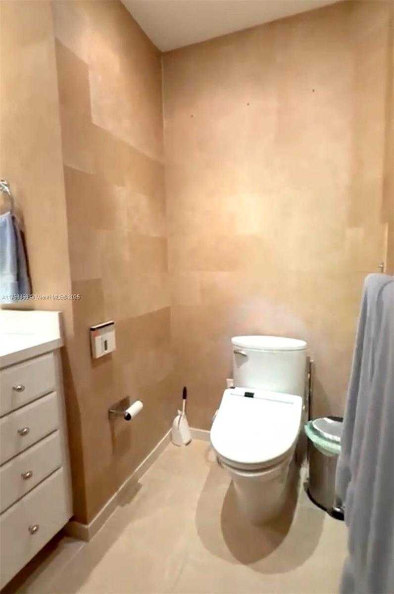 Small Image of 3001 NORTH EAST 185TH ST #616, Aventura Number 7