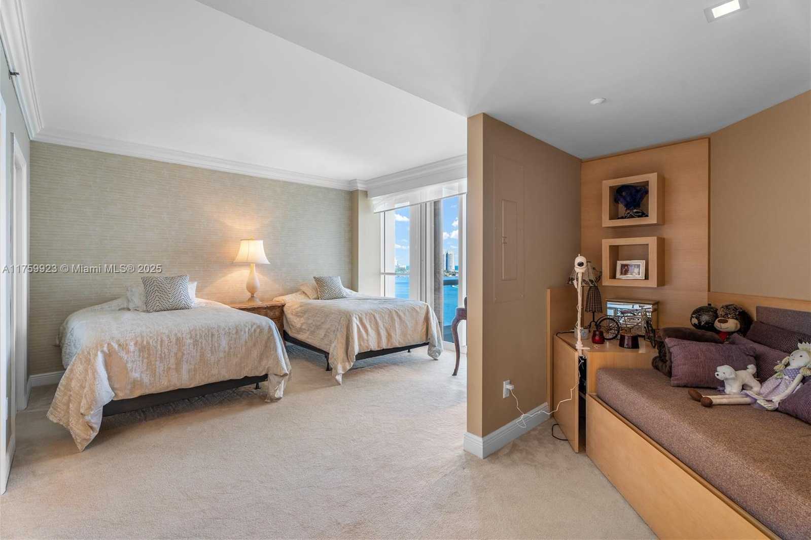 Small Image of 2600 ISLAND BLVD #1605, Aventura Number 11
